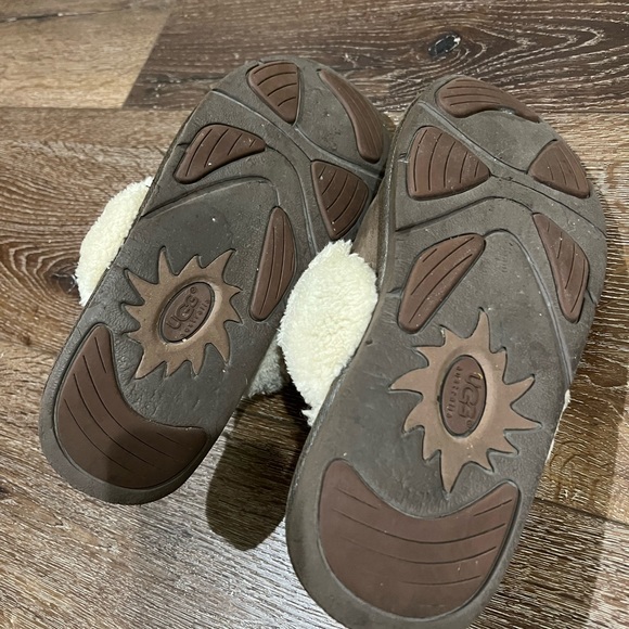 Ugg mules slipper size 11 - Picture 7 of 10